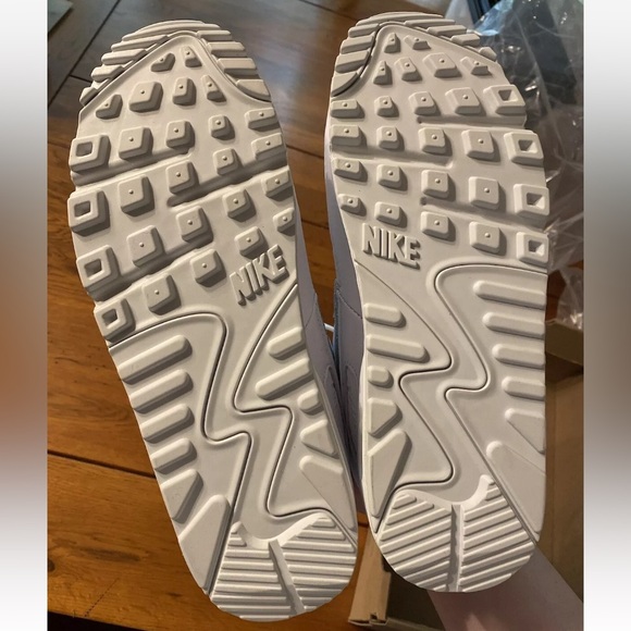 Women’s Nike Air Max 90 SE white/metallic Silver Glitter 8.5 FJ4579-100 - Picture 2 of 7